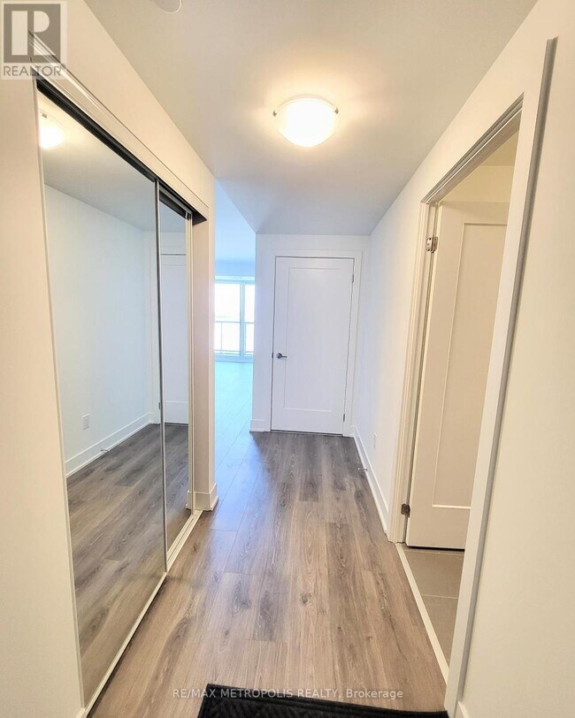 Photo du bâtiment - 2545 Simcoe St N