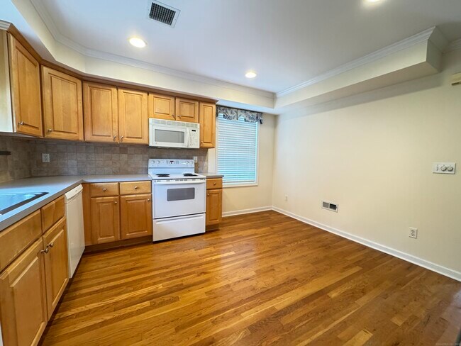Foto del edificio - 17 Glenwood Ave