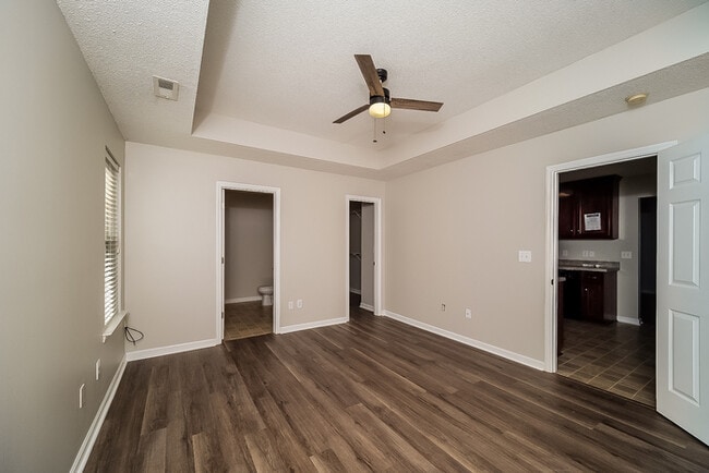 Building Photo - 467 Shady Ln