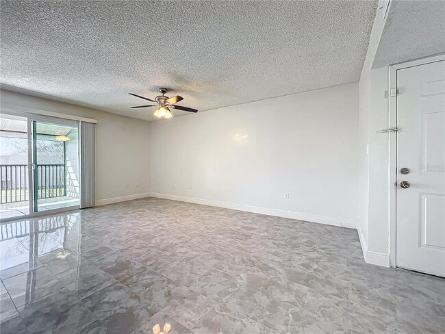 Building Photo - 802 Sky Lake Cir