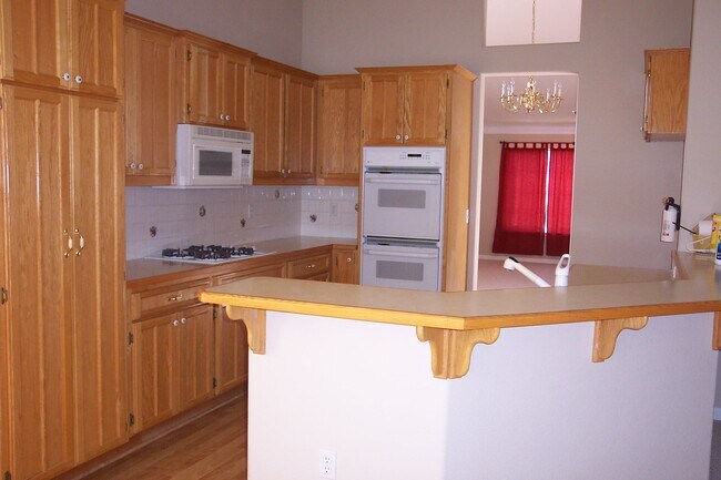 Foto del edificio - 6140 Brassie Way
