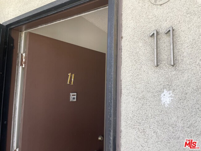 Foto del edificio - 1148 N Commonwealth Ave