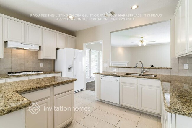 Foto del edificio - 11907 Lakewood Hills Dr