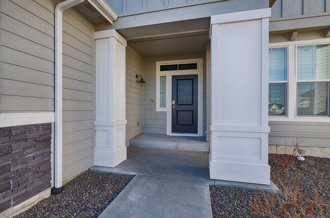Foto del edificio - Custom Hunter-Douglas shutters throughout.