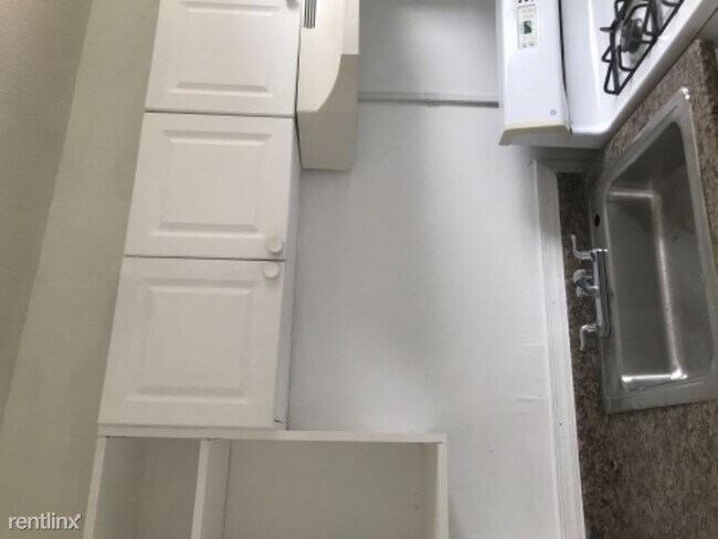 Building Photo - 3 br, 1 bath Townhome - 2319 Aisquith St