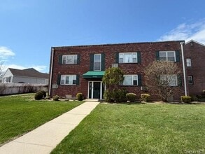Building Photo - 1084 Fenwood Dr