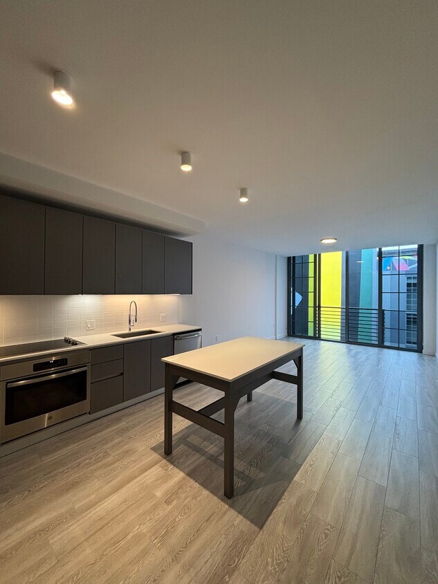 Foto principal - 445 NW 26th St