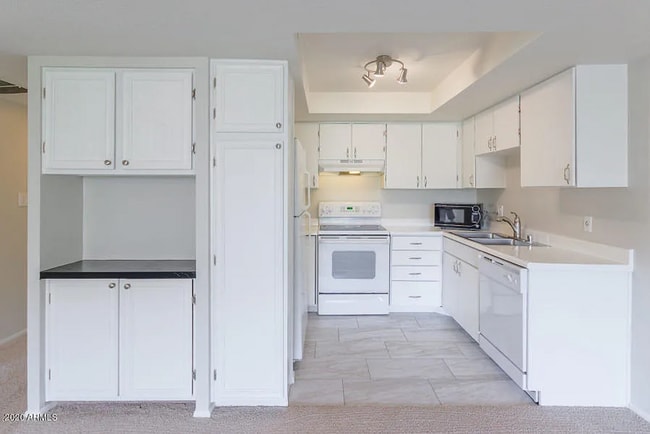 Photo - E Camelback House