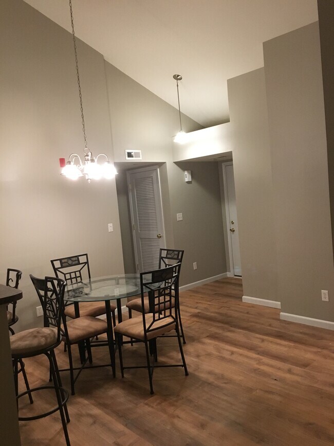 Foto del edificio - 14302 Spring Creek Ln