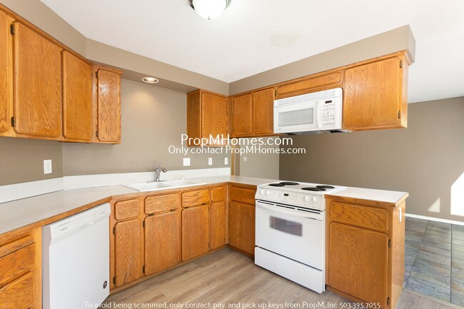Building Photo - Alluring Three Bedroom Home In SW Tigard! ...