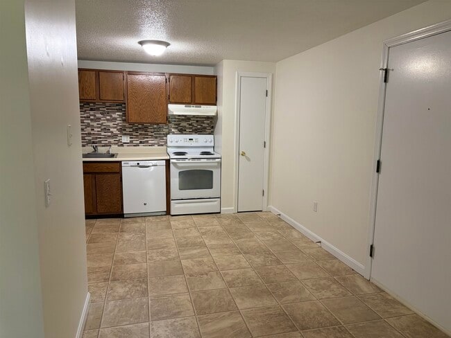 Building Photo - 2108 White Cedar Blvd