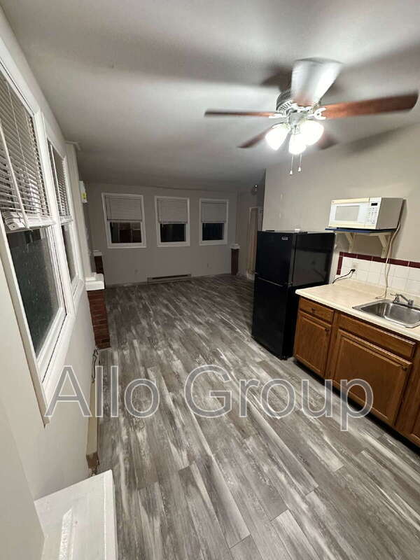 Building Photo - 655 Green St