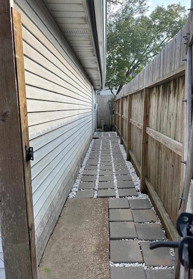 Foto del edificio - 10811 Cranbrook Rd