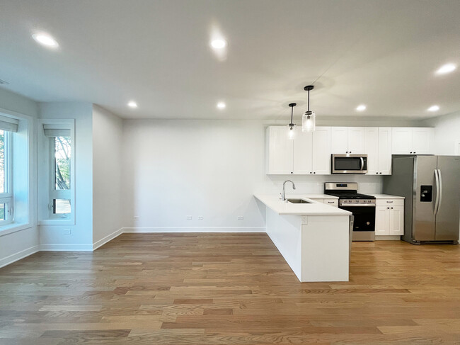 Building Photo - 2116 W 35th St