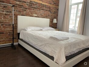 Building Photo - 4825 Rue Saint-Urbain