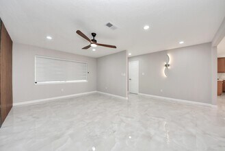 Building Photo - 1503 Locklaine Dr