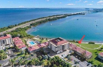 Building Photo - 6361 Bahia Del Mar Blvd S