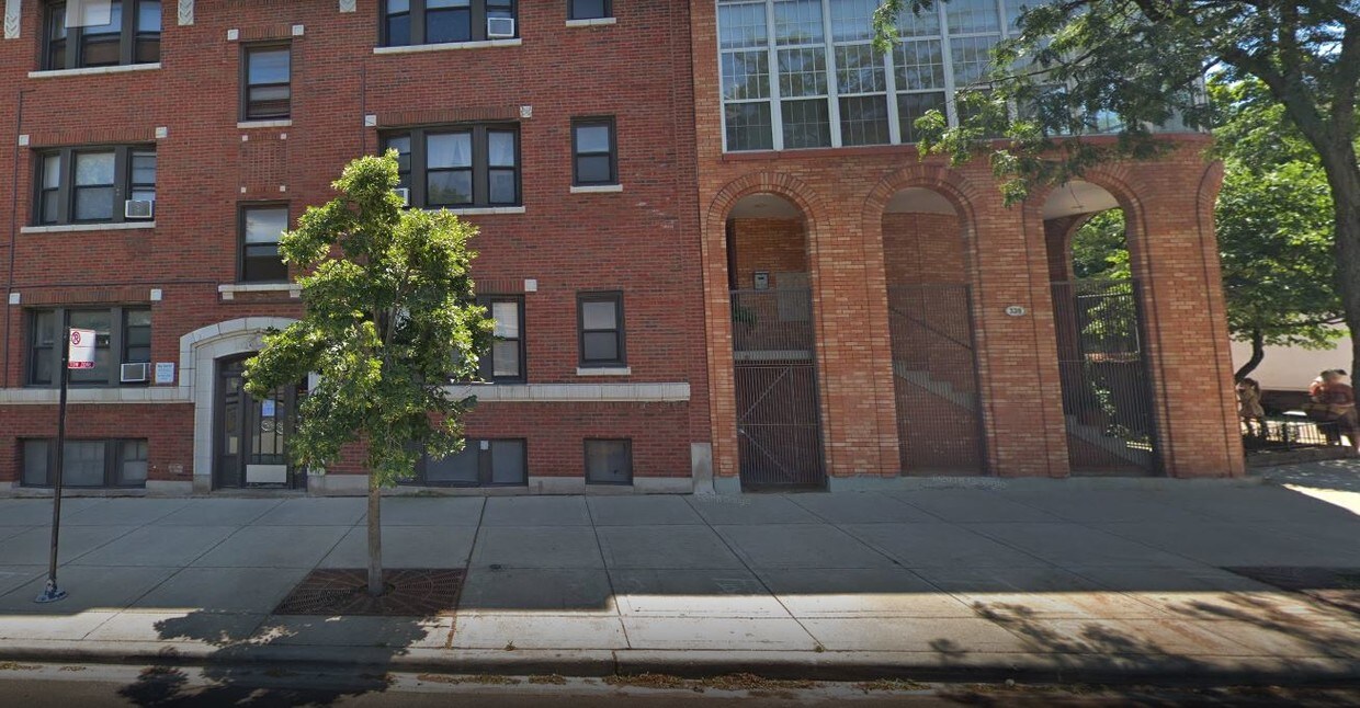 Primary Photo - 333 W Webster Ave