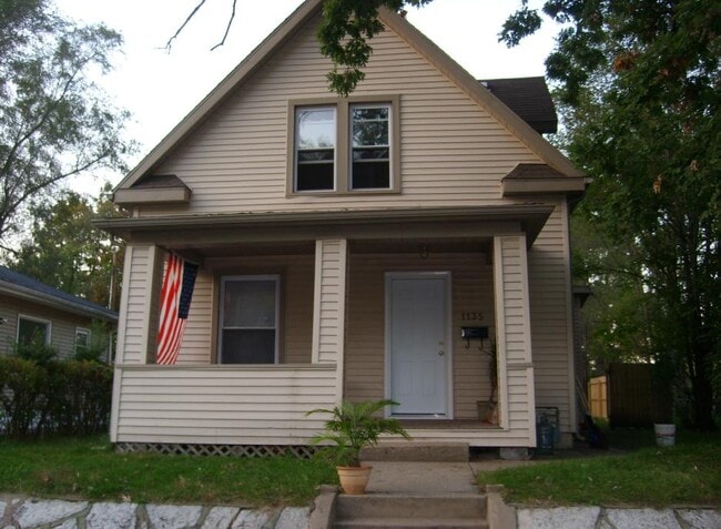 Building Photo - 1135 Bissell St