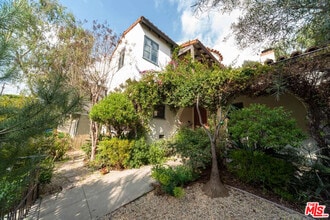 Building Photo - 2424 Canyon Dr