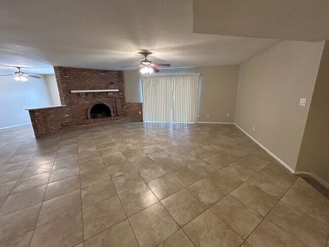 Building Photo - 5429 N 67th Dr