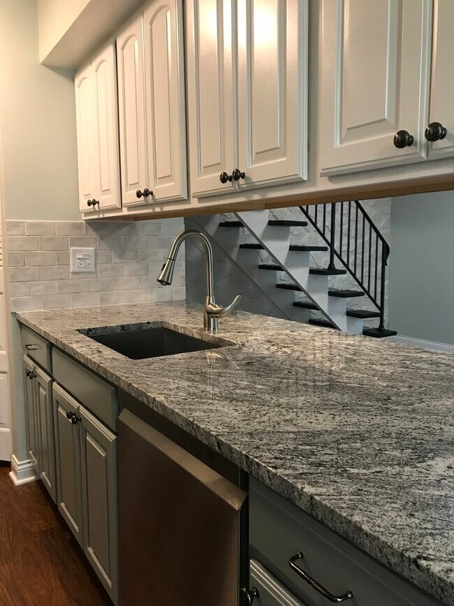 Building Photo - 1566 Cornell Cir