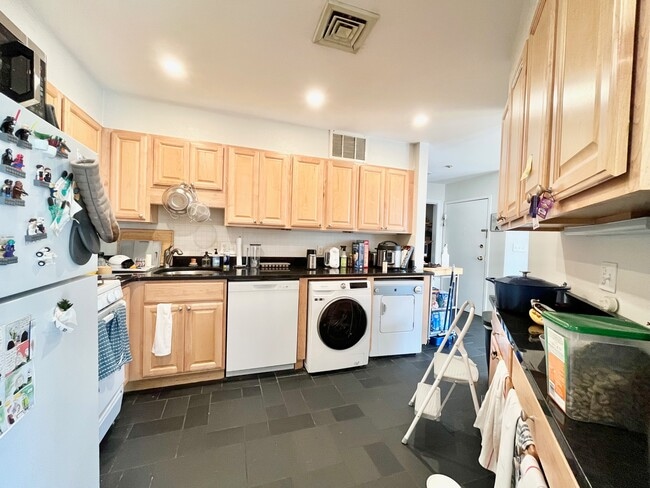 Building Photo - 100 Riverway