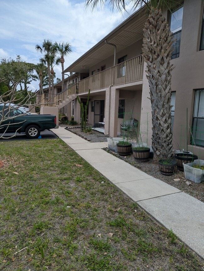 Building Photo - 555 Aster Ct