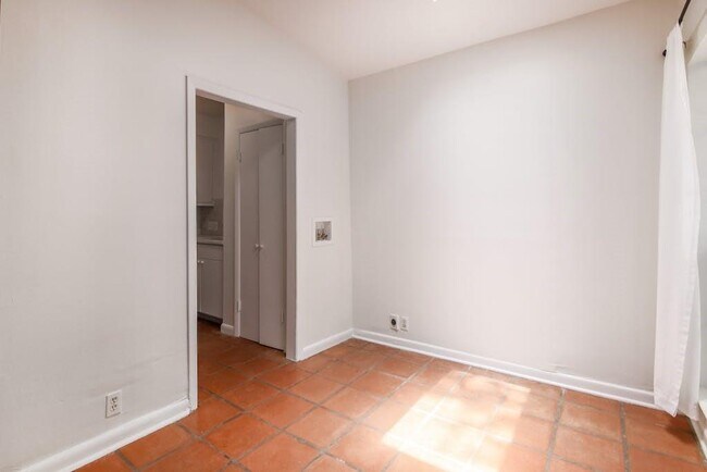 Foto del edificio - 2909 Windsor Rd