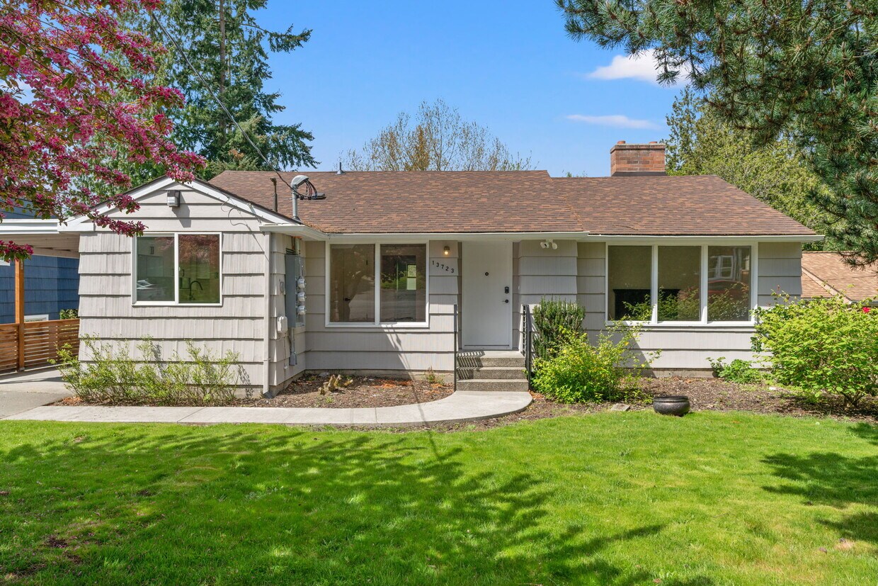 13723 36th Ave NE, Seattle, WA 98125 House Rental in Seattle, WA