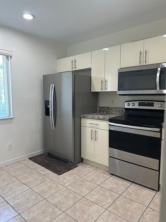 Foto del edificio - 20824 NW 3rd Ct