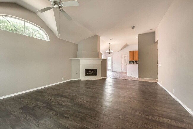 Foto del edificio - Attractive 3 Bedroom, 2 Bath Home in Stonebridge Ranch!