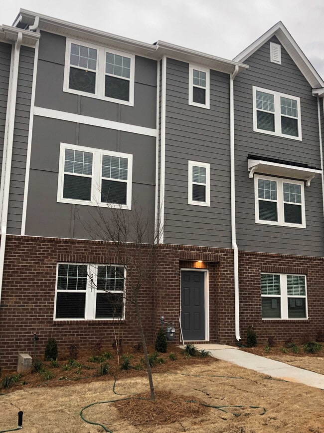 Foto del edificio - Room in Townhome on Tears Ln