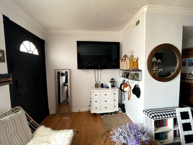 Building Photo - Cute condo in great Location!