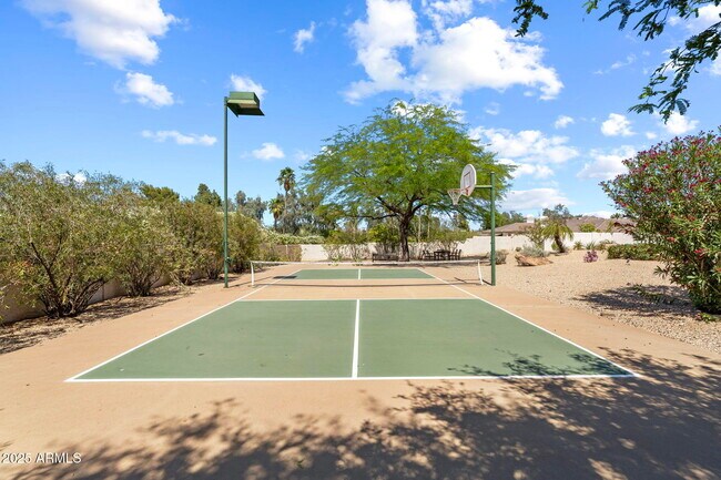 Foto del edificio - 4520 E Horseshoe Rd