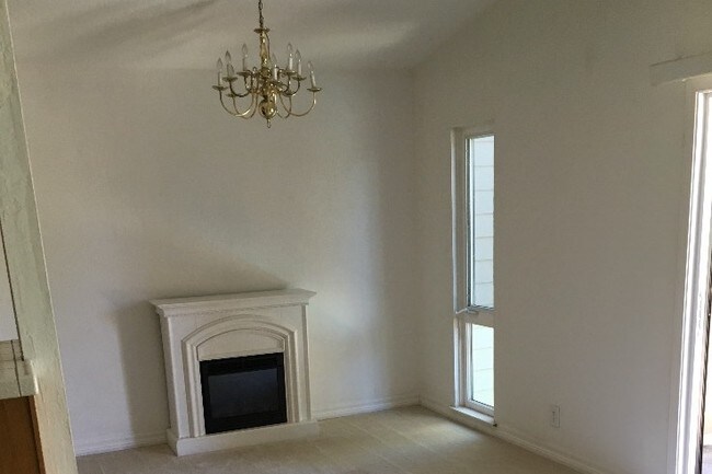 Dining area - 4189 George Ave