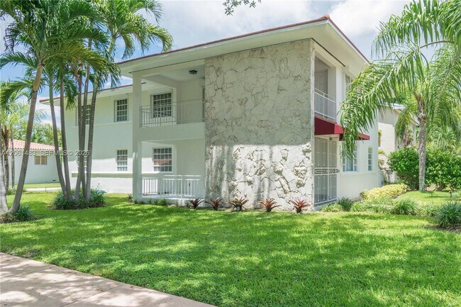 Foto del edificio - 3912 Ponce de Leon Blvd