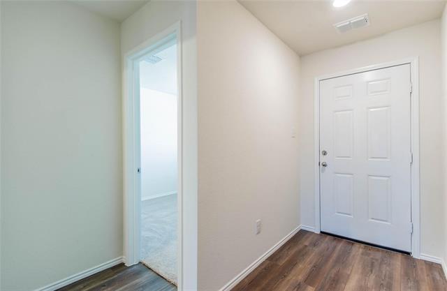 Building Photo - 305 Laurenbrooke Dr