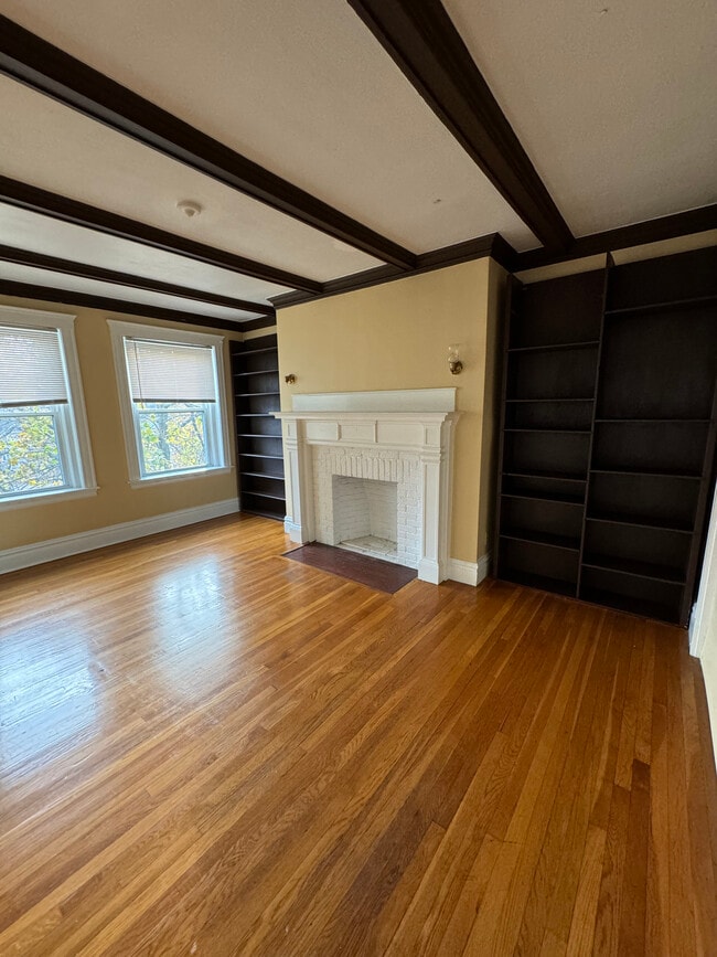 Building Photo - 61 Strathmore Rd