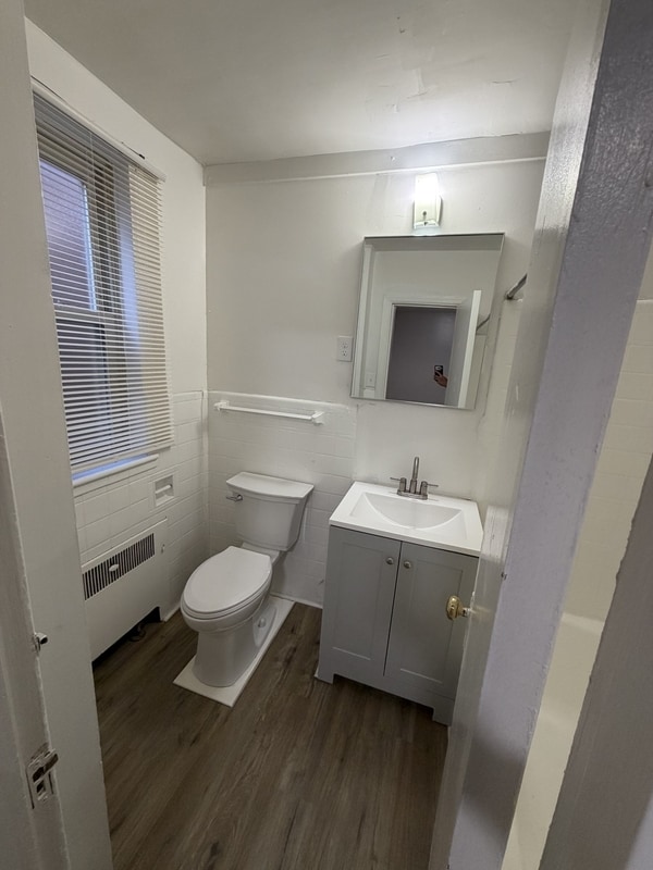 Building Photo - 2076 Elm Ave