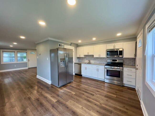 Building Photo - 2113 Larkhall Rd