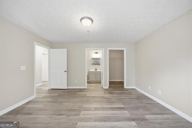 Building Photo - 8201 Fairington Ridge Cir