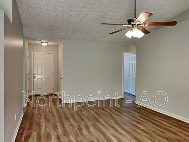 Building Photo - 2132 Briar Glen Ln SW
