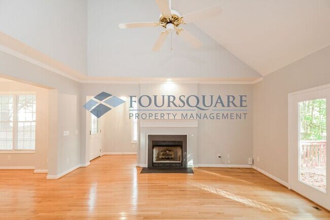 Foto del edificio - Townhome | 1st Floor Master Bedroom/ Full ...
