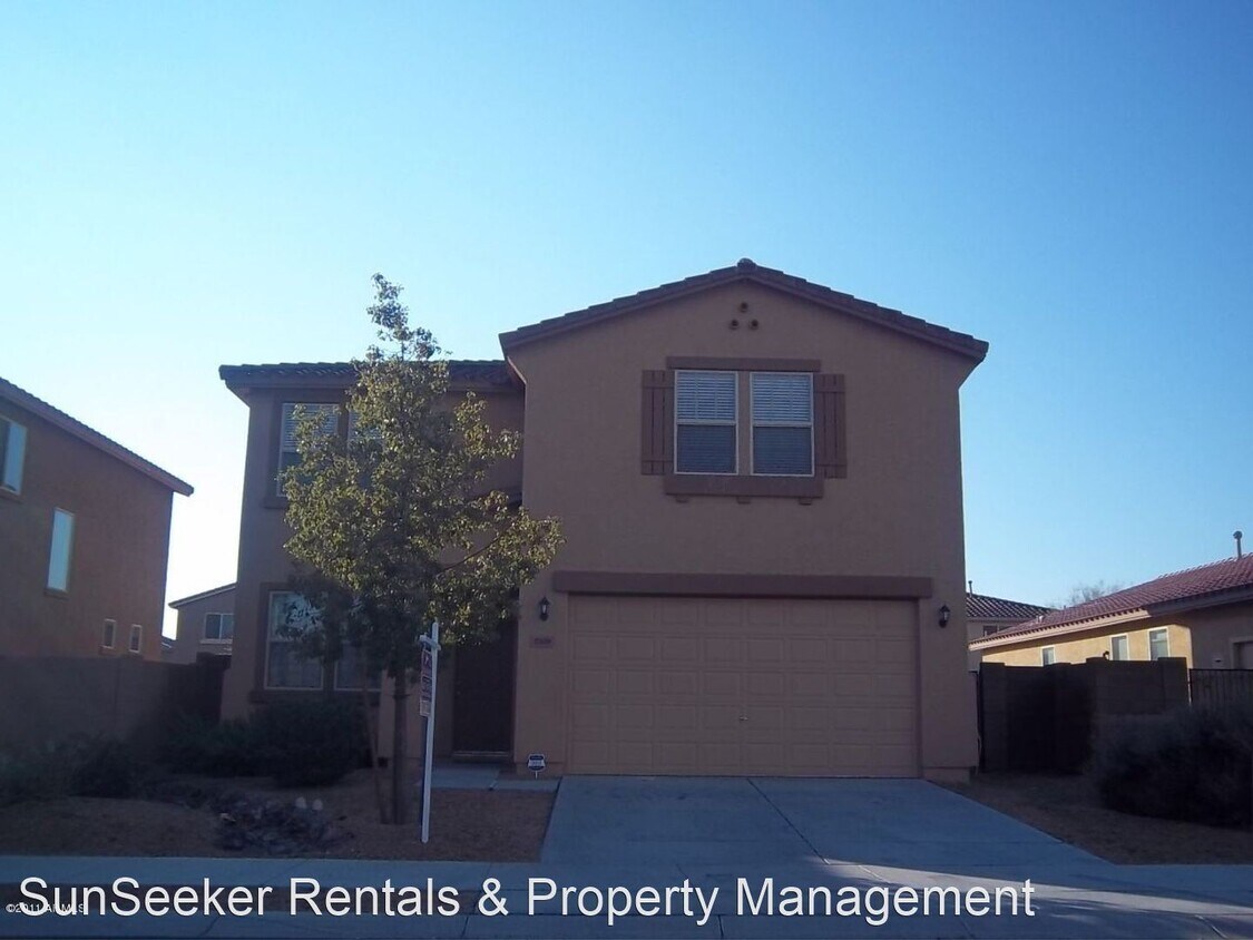 Foto principal - 4 br, 2.5 bath House - 17439 W. Monroe St.