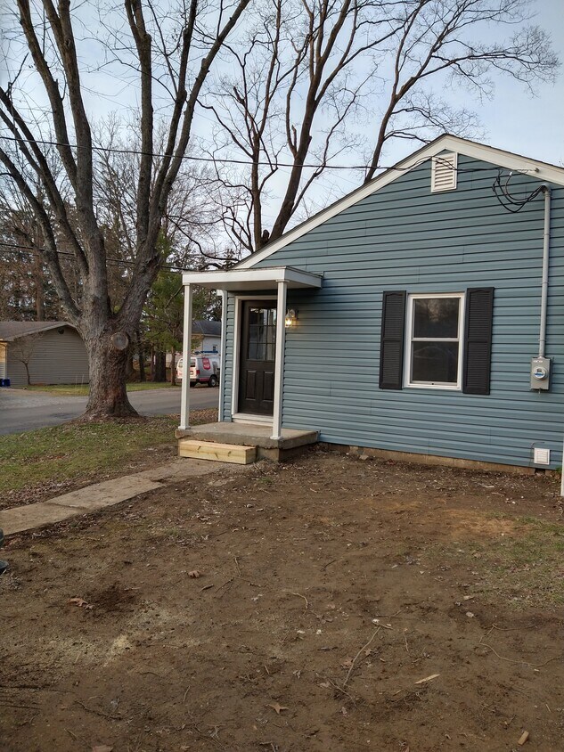Primary Photo - 106 N Edgewood Rd