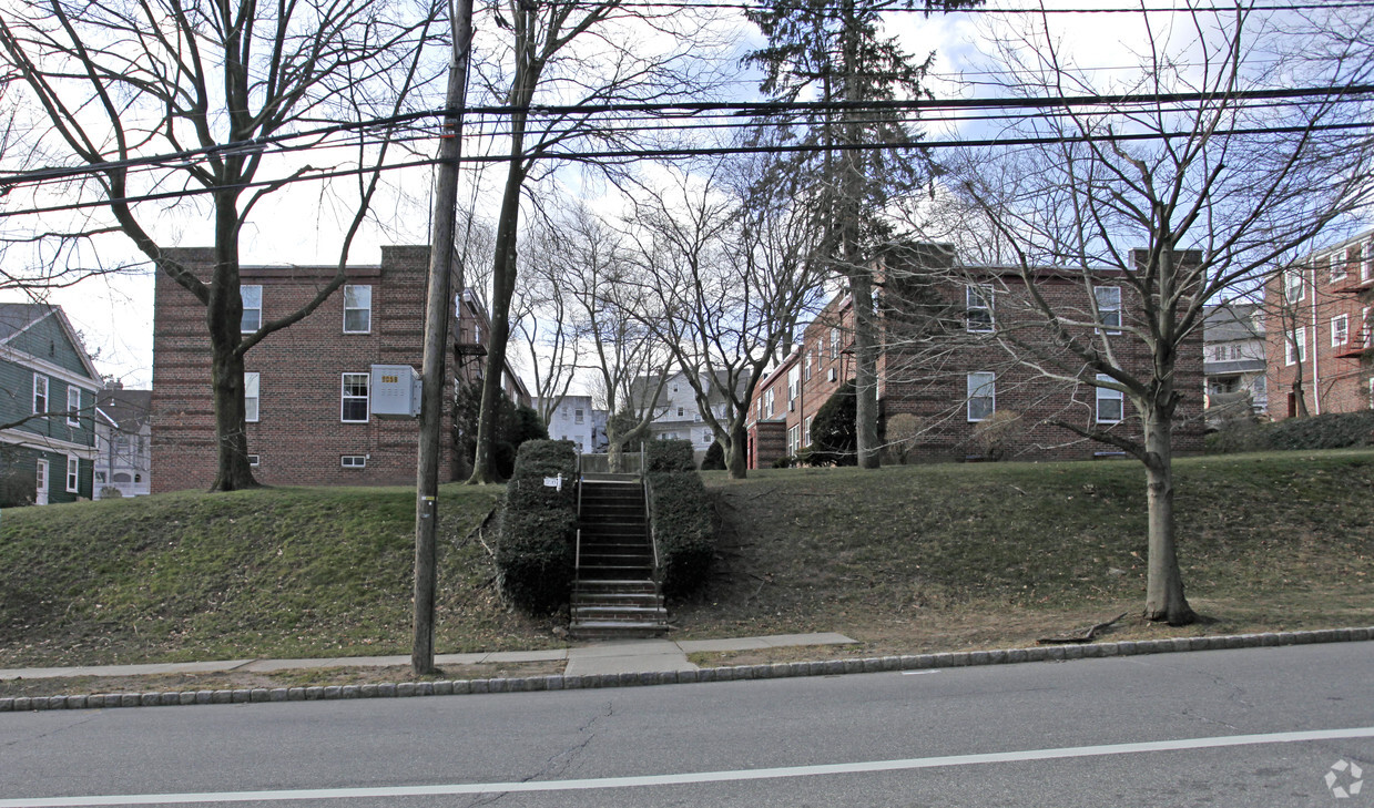 Exterior - Claircliff Apartments