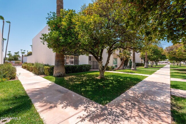 Foto del edificio - 7684 E Minnezona Ave