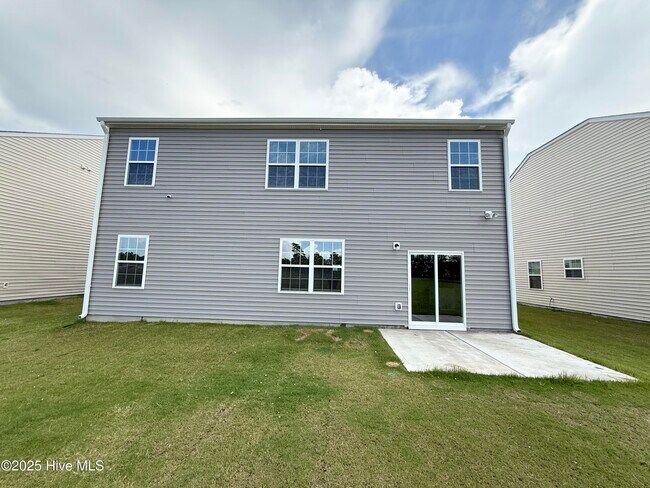 Foto del edificio - 3228 Ridgeland Dr
