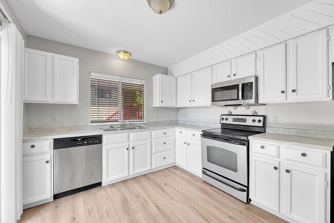 Building Photo - Remodeled house in Cherry Creek Schools!